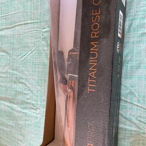 Titanium rose gold curling iron